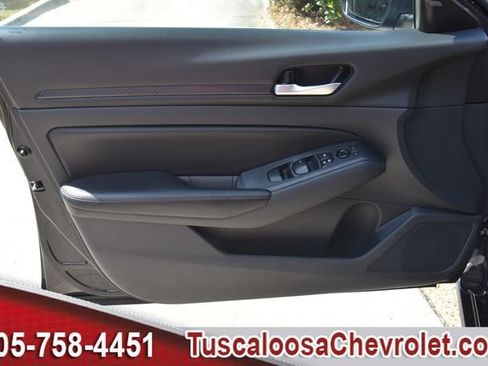 Used 2025 Nissan Altima 2.5 SV FWD image 18
