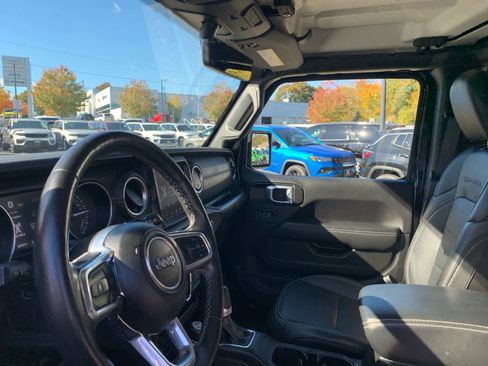 Used 2023 Jeep Wrangler Sahara w/ Cold Weather Group image 14