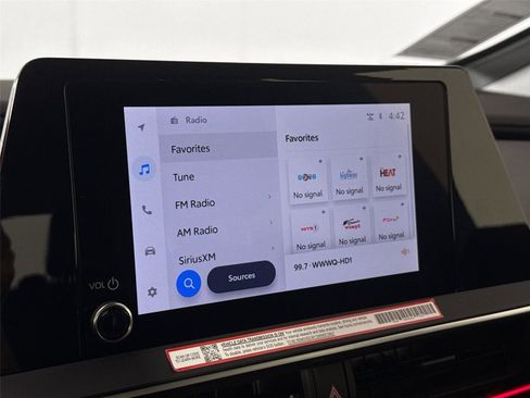 Used 2025 Toyota Prius Plug-In Hybrid image 22