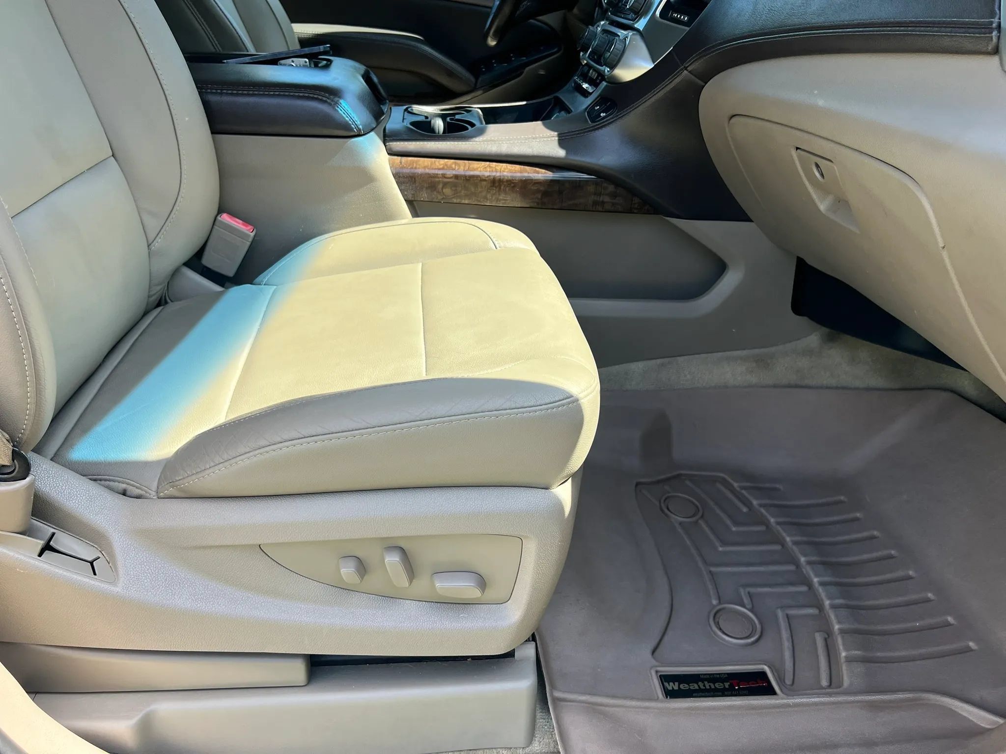 Used 2016 Chevrolet Suburban LT RWD image 36
