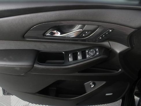 Used 2023 Chevrolet Traverse High Country image 17