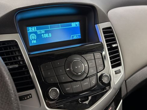 Used 2014 Chevrolet Cruze LS FWD image 23