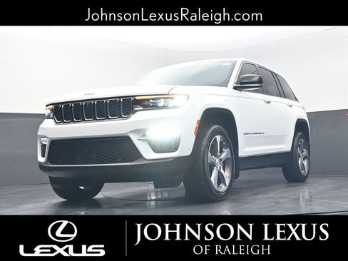 Used 2024 Jeep Grand Cherokee Limited w/ Luxury Tech Group II image 16