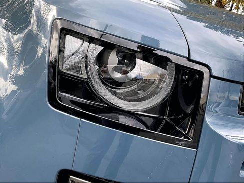 Used 2022 Land Rover Defender 110 X-Dynamic SE image 30