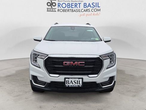 Used 2023 GMC Terrain SLE w/ Driver Convenience Package image 5