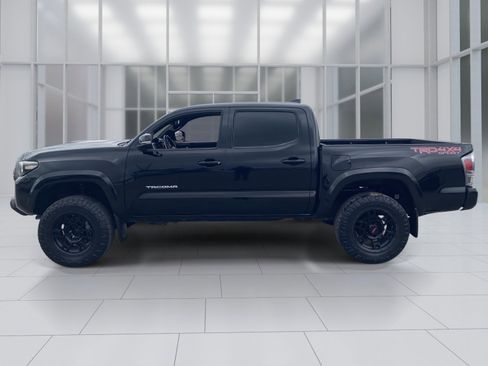 Used 2020 Toyota Tacoma TRD Sport w/ Technology Package image 2