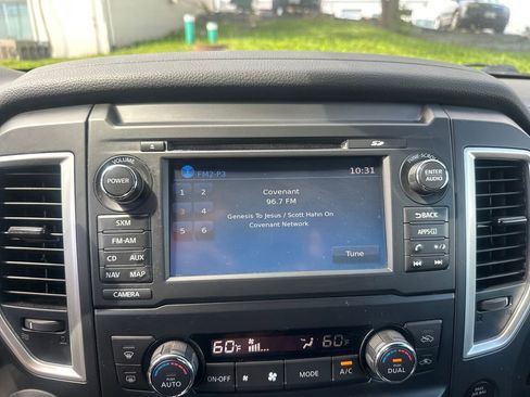 Used 2018 Nissan Titan SV w/ SV Convenience Package AWD/4WD image 12