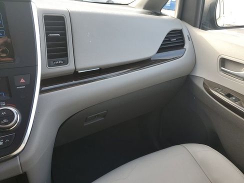 Used 2015 Toyota Sienna XLE image 18