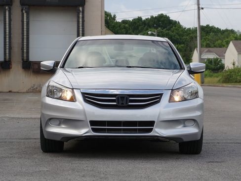 Used 2011 Honda Accord EX-L image 2