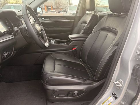 Used 2022 Jeep Grand Cherokee L Limited image 9