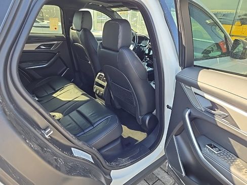 Used 2024 Jaguar F-PACE R-Dynamic S image 19