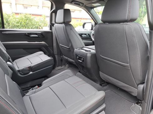 Used 2026 Chevrolet Suburban RST w/ Comfort Package RWD image 11