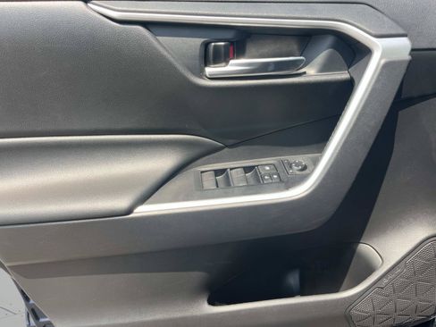 Used 2020 Toyota RAV4 XLE w/ Convenience Package AWD/4WD image 25
