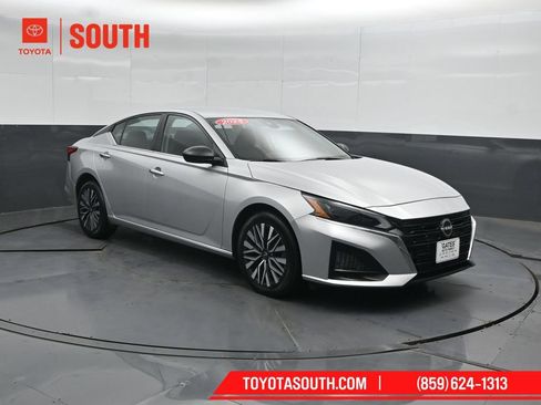 Used 2024 Nissan Altima 2.5 SV AWD/4WD image 4