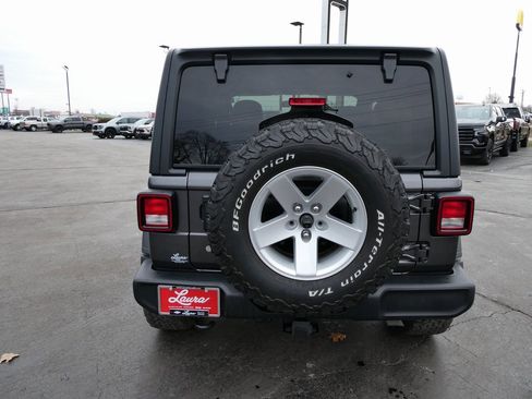 Used 2019 Jeep Wrangler Sport image 5