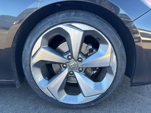 Used 2018 Honda Accord Touring image 9