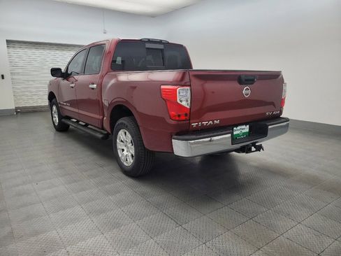 Used 2018 Nissan Titan SV image 5