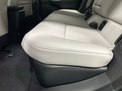 Used 2025 Toyota Prius XLE image 44