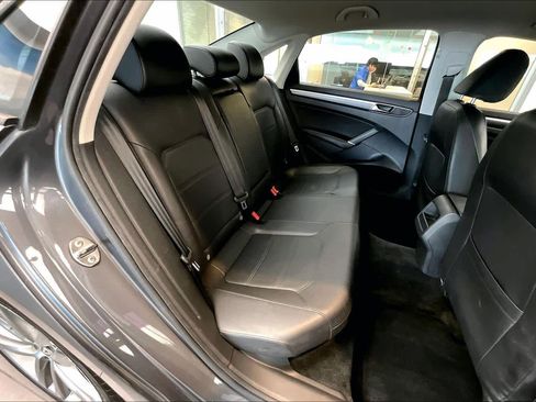 Used 2018 Volkswagen Passat 2.0T R-Line image 19
