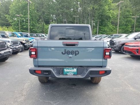 New 2025 Jeep Gladiator Sport image 5