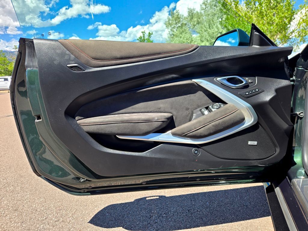 Used 2020 Chevrolet Camaro ZL1 RWD image 26