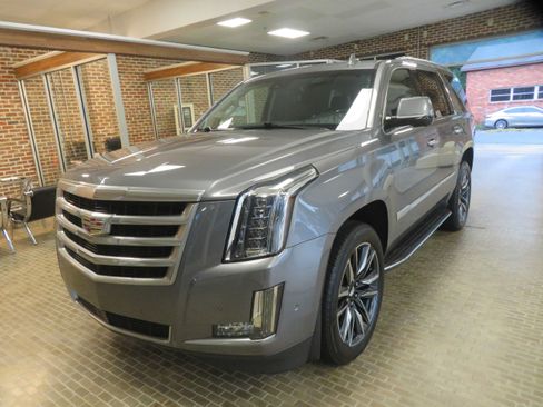Used 2018 Cadillac Escalade Luxury AWD/4WD image 94