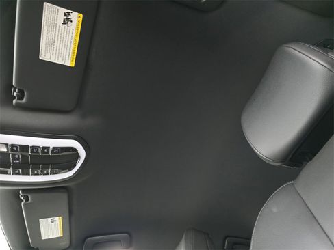 Used 2025 Porsche Macan image 28