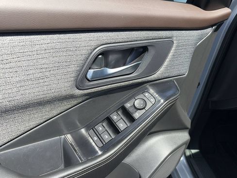 Certified 2023 Nissan Rogue SV FWD image 23