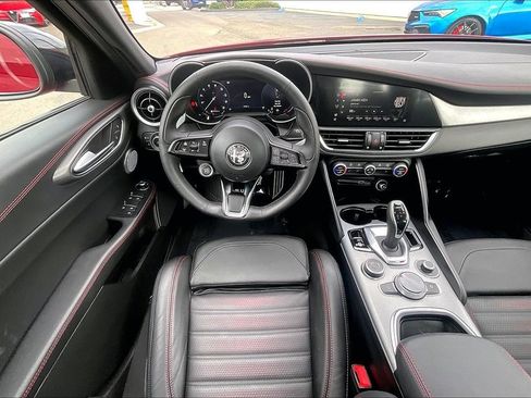 Used 2025 Alfa Romeo Giulia AWD w/ Driving Assist Package image 23