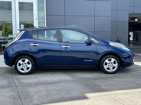 Used 2017 Nissan Leaf S FWD image 2