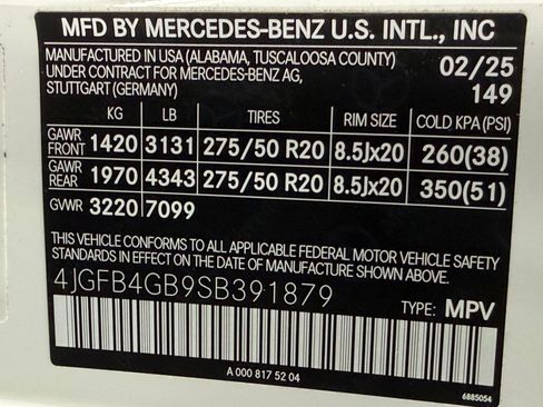 Used 2025 Mercedes-Benz GLE 450e 4MATIC w/ Winter Package image 18