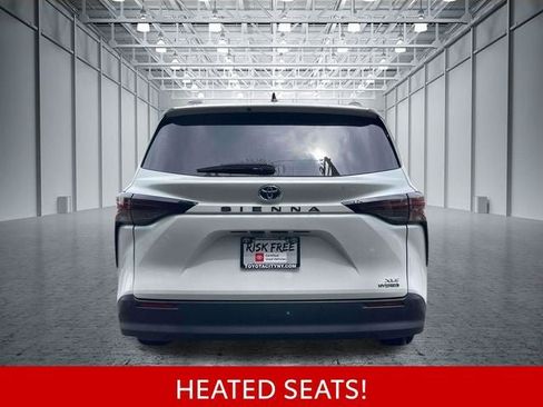 Used 2025 Toyota Sienna XLE FWD image 9