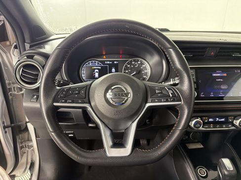 Used 2018 Nissan Kicks SR w/ Premium Package FWD image 14
