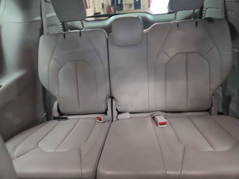 Used 2018 Chrysler Pacifica Touring-L Plus w/ Advanced Safetytec Group FWD image 8