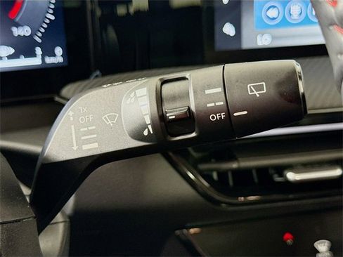 Certified 2025 Nissan Kicks SR image 16