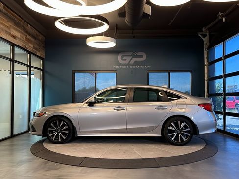 Used 2022 Honda Civic EX image 6