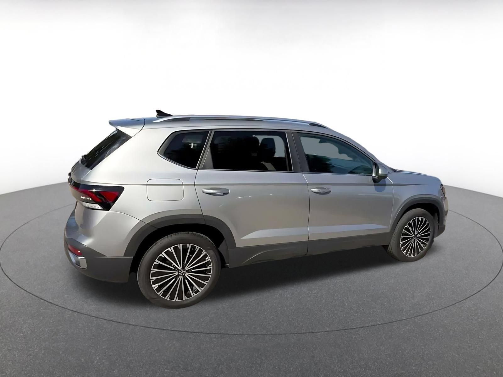 Used 2026 Volkswagen Taos SE FWD image 13