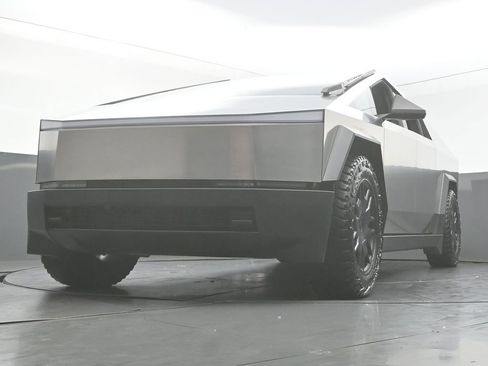 Used 2024 Tesla Cybertruck AWD Crew Cab image 44