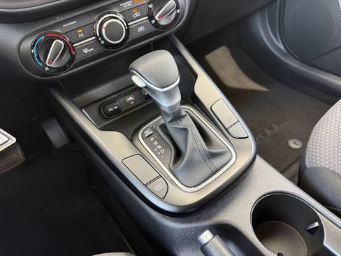 Used 2025 Kia Soul LX w/ LX Technology Package FWD image 40