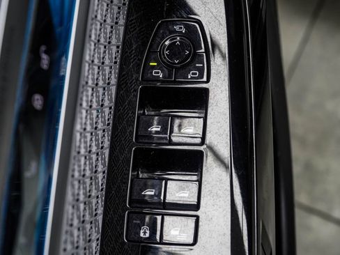 Used 2023 BMW 760i xDrive w/ Executive Package AWD/4WD image 41