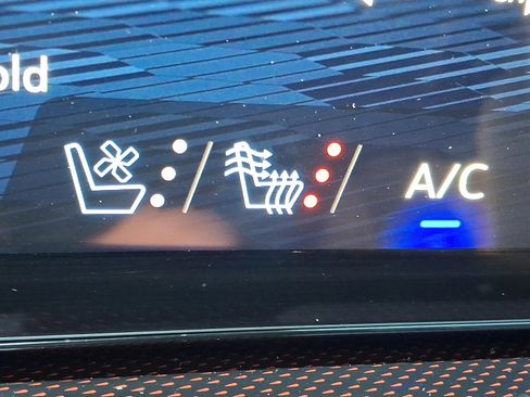 Used 2024 Chevrolet Traverse RS image 28