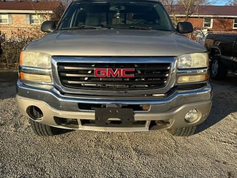 Used 2005 GMC Sierra 1500 SLE w/ Safe And Sound Package AWD/4WD image 5