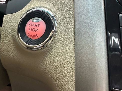 Used 2015 Nissan Altima 2.5 SV w/ Convenience Package FWD image 16