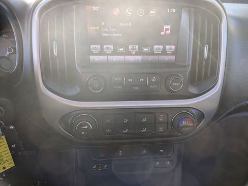 Used 2016 GMC Canyon SLT image 16