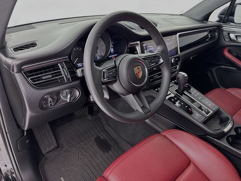 Certified 2025 Porsche Macan S AWD/4WD image 4