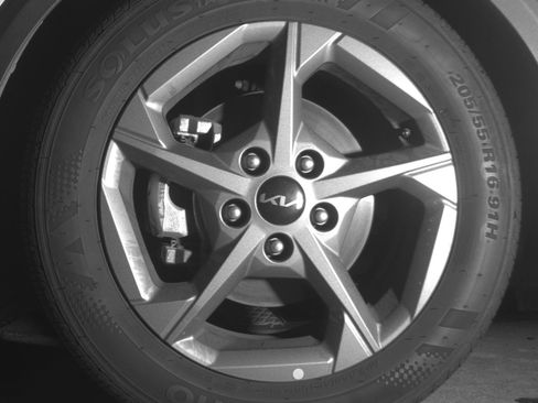 Used 2025 Kia K4 LXS image 12