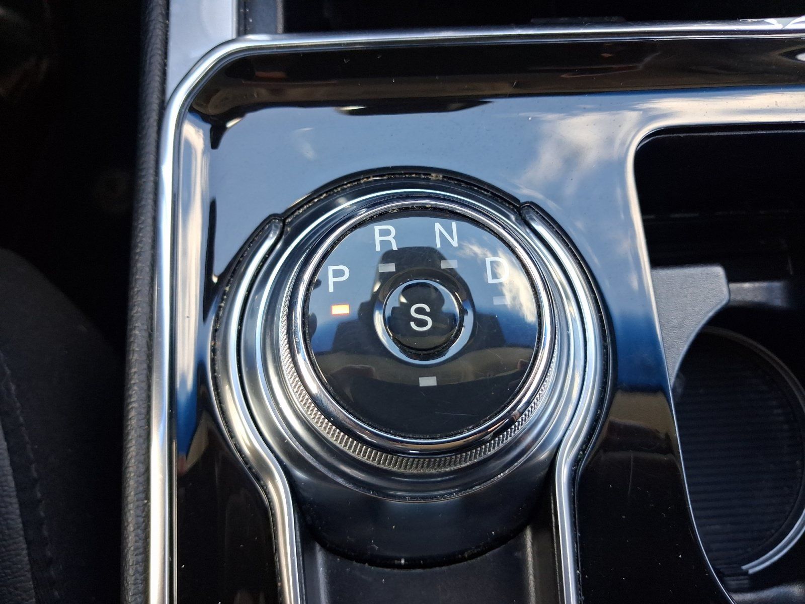 Used 2019 Ford Edge Titanium FWD image 14
