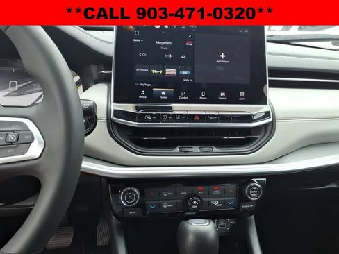 Used 2025 Jeep Compass Limited AWD/4WD image 15