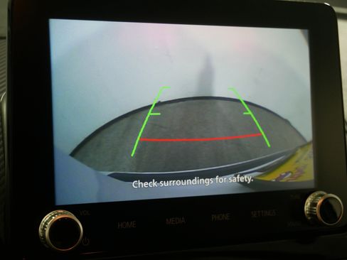 New 2025 Mitsubishi Eclipse Cross LE image 9