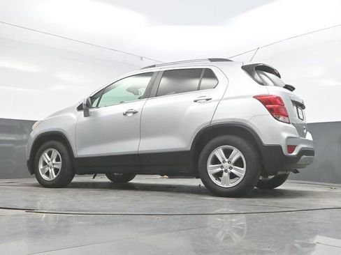 Used 2019 Chevrolet Trax LT w/ LT Convenience Package image 29